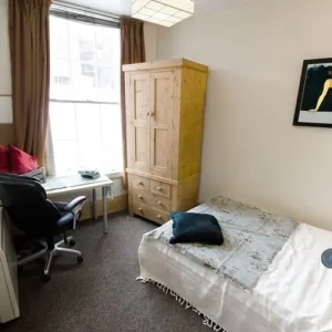 1 bedroom with en-suite, shared house, close to Sheffield University - Image 4