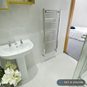 1 bedroom with en-suite, shared house, close to Sheffield University - Image 6