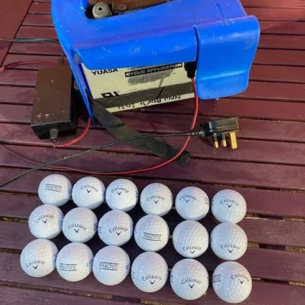 GoKart Mk1 lead/acid battery, holder, charger and 18 Callaway practice balls