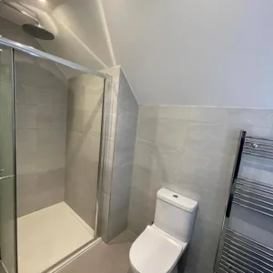 LARGE STUDIO TO RENT ALL BILLS INCLUDED - Image 6