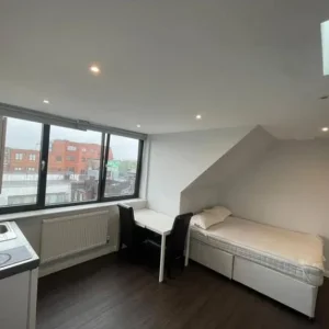 LARGE STUDIO TO RENT ALL BILLS INCLUDED