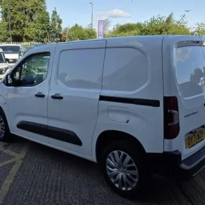 2021 Peugeot Partner 1000 1.5 BlueHDi 100 Professional Premium Van Diesel Manual - Image 5