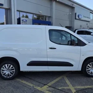 2021 Peugeot Partner 1000 1.5 BlueHDi 100 Professional Premium Van Diesel Manual - Image 8