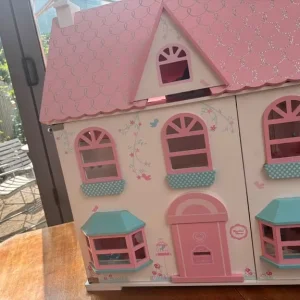 Rosebud Cottage wooden dolls house - Image 6