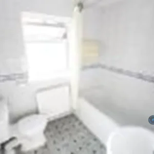 3 bedroom terraced house with garden access - Image 6