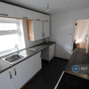 3 bedroom terraced house with garden access - Image 7