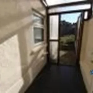 3 bedroom terraced house with garden access - Image 8