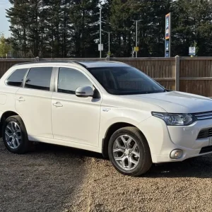 2015 Mitsubishi Outlander Plug-in Hybrid SUV - Image 7