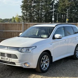 2015 Mitsubishi Outlander Plug-in Hybrid SUV