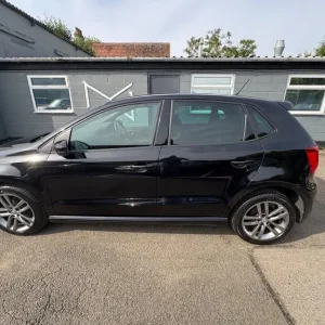 2016 Volkswagen Polo 1.2 TSI BlueMotion Tech R-Line Euro 6 5-door hatchback - Image 6