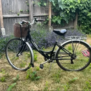 Viking Heritage Ladies City Bike with basket and lock - Image 2