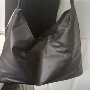 Black Large Bag and Scarf - Image 7
