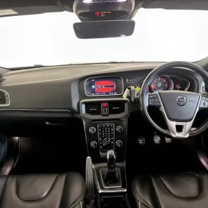 2019 Volvo V40 D3 R DESIGN 5-door hatchback diesel manual - Image 3