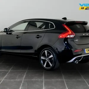 2019 Volvo V40 D3 R DESIGN 5-door hatchback diesel manual - Image 8