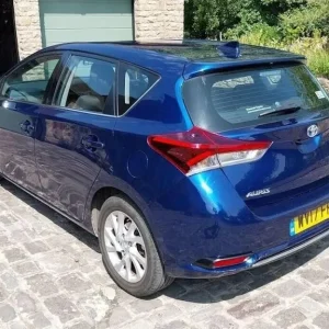 2017 Toyota Auris 1.8 VVT-h Hybrid Hatchback with Safety Sense - Image 3