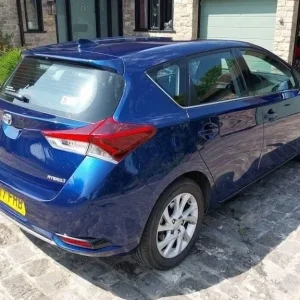 2017 Toyota Auris 1.8 VVT-h Hybrid Hatchback with Safety Sense - Image 4