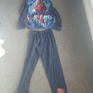 Boys Spiderman PJs Age 7 to 8 - Image 4