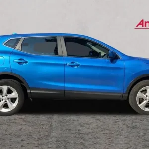2019 Nissan Qashqai 1.3 DiG-T Acenta Premium 5-door manual hatchback - Image 2