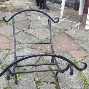 Iron log holder - Image 3