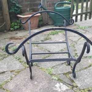 Iron log holder