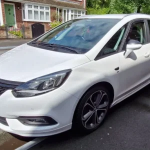 2017 Vauxhall Zafira MPV manual, 1956cc, 5-door - Image 2