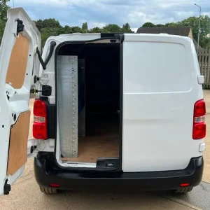 2020 Peugeot Expert 2.0 BlueHDi Panel Van - Image 4