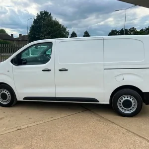 2020 Peugeot Expert 2.0 BlueHDi Panel Van - Image 5