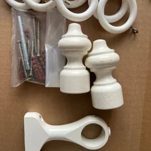 White Wooden Curtain Pole 3m with Fittings and Rings - Image 3