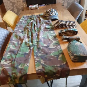 Dresses up men's army clothes - Image 2