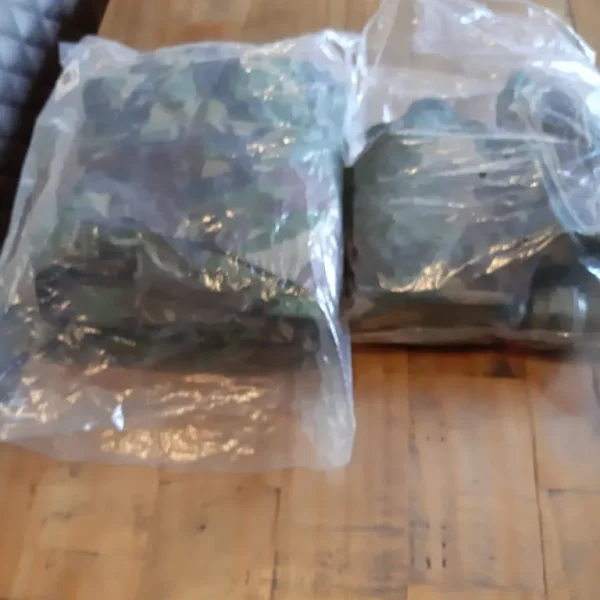 Dresses up men's army clothes