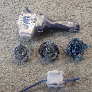 3 beyblades - Image 2
