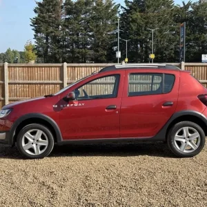 2014 Dacia Sandero Stepway 0.9 TCe Laureate Hatchback - Image 2