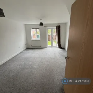 3 bedroom semi-detached house in Dorridge, Dorridge Road - Image 2