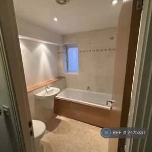 3 bedroom semi-detached house in Dorridge, Dorridge Road - Image 3