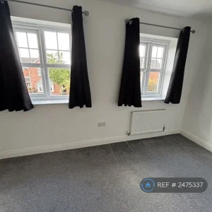 3 bedroom semi-detached house in Dorridge, Dorridge Road - Image 4