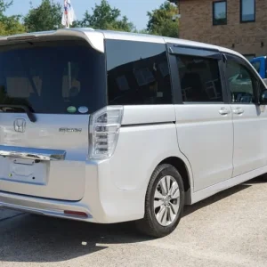 2013 Honda Stepwagon Spada 2.0 Silver 7-seat with power sliding doors - Image 3