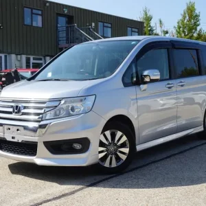 2013 Honda Stepwagon Spada 2.0 Silver 7-seat with power sliding doors - Image 6