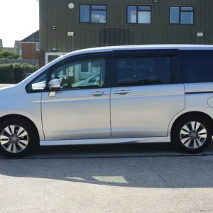 2013 Honda Stepwagon Spada 2.0 Silver 7-seat with power sliding doors - Image 7