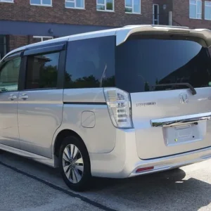 2013 Honda Stepwagon Spada 2.0 Silver 7-seat with power sliding doors - Image 8
