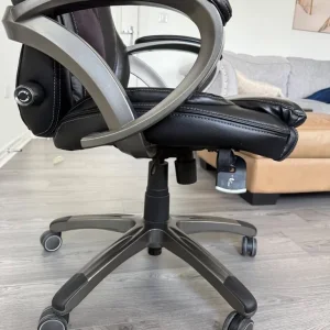 Staples executive office chair - Image 4