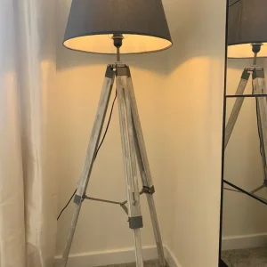 Tripod Standard Lamp like new - Image 3