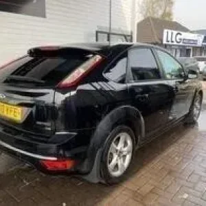 2010 Ford Focus 1.6 ZETEC 5-door hatchback petrol manual - Image 8