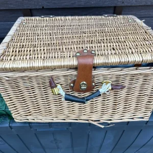 Classic picnic basket