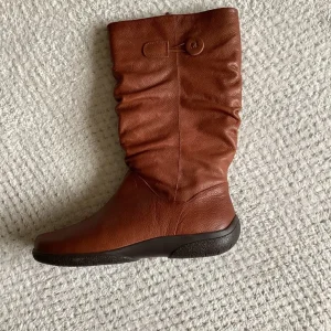 Ladies Tan Leather Boots - Image 2