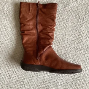 Ladies Tan Leather Boots - Image 3