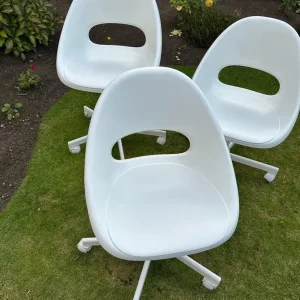 3 x white ikea malskar swivel chairs - Image 2