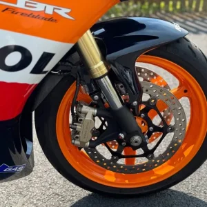 Honda CBR 1000RR Fireblade 2010 - Image 2