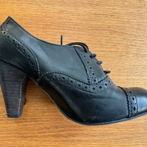 Black Lace-Up Shoes by Office of London Size 6 - Image 2