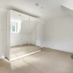 2 bedroom flat in Hambleberry Court - Image 2