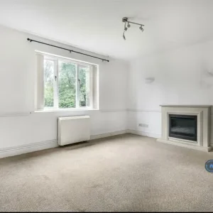2 bedroom flat in Hambleberry Court - Image 5